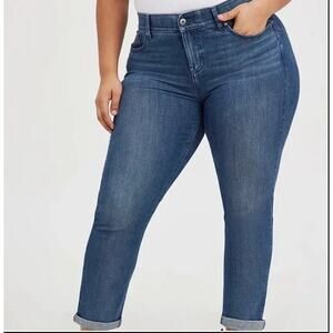 Torrid Bombshell Straight Jeans 26R